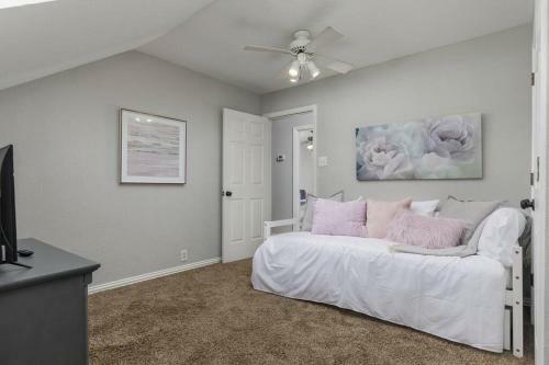 Executive Family Home With Pool In Keller