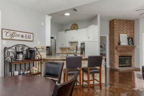 Executive Family Home With Pool In Keller