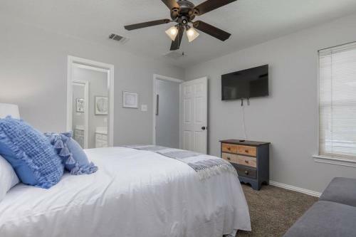 Executive Family Home With Pool In Keller