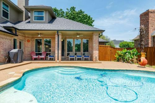 Executive Family Home With Pool In Keller