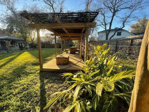 Beautiful Traditional Home*modern Updates*guest Suite B