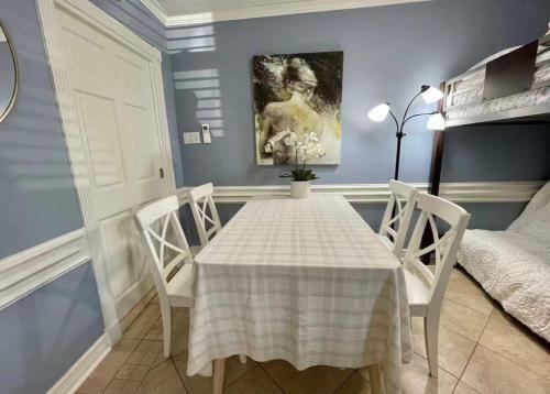 Beautiful Traditional Home*modern Updates*guest Suite B