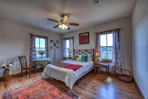 Charming Country Home With Hot Tub & Fire Pit!