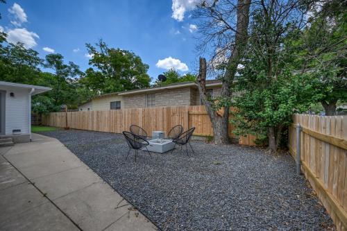 Super Cute Haus - Hot Tub-fire Pit-2 Blks To Main!