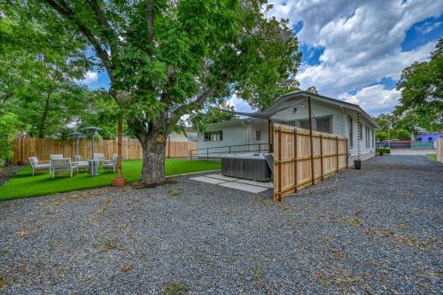 Super Cute Haus - Hot Tub-fire Pit-2 Blks To Main!