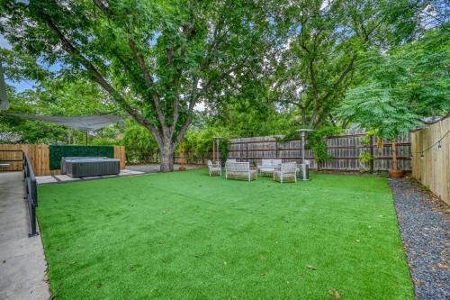 Super Cute Haus - Hot Tub-fire Pit-2 Blks To Main!