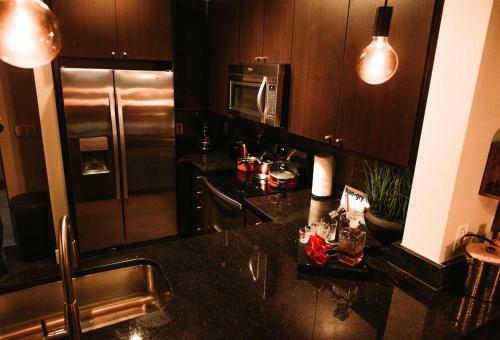 Apartamento Speakeasy And Come In. Designer Space W/ King Bed