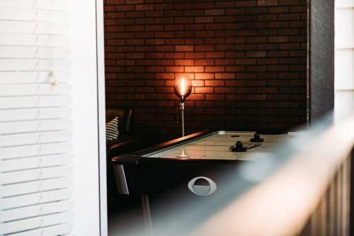 Apartamento Speakeasy And Come In. Designer Space W/ King Bed