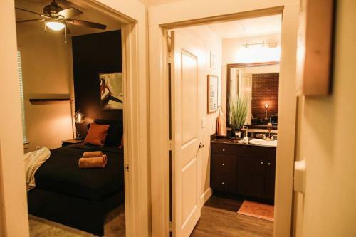 Apartamento Speakeasy And Come In. Designer Space W/ King Bed