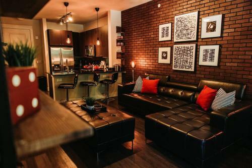Apartamento Speakeasy And Come In. Designer Space W/ King Bed