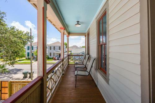 Coastal Corner Immaculate Mid-island Gem Home