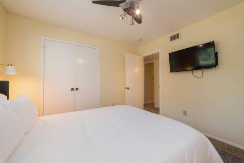 Large, Easy Access Single Story 3 Bed Home, 15mins Downtown Dallas
