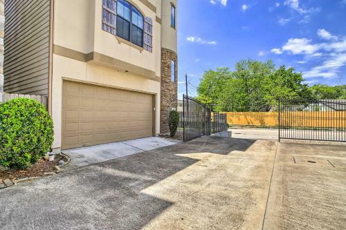 Spacious Houston Townhouse About 17 Mi To Dtwn!
