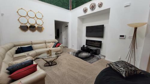 Beautiful 2 Story Luxury Home In An Upscale Area!