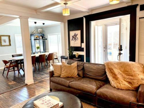 Stylish 4 Bedroom In Downtown Mckinney