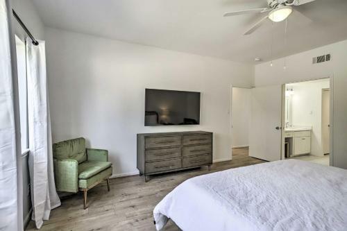 Amazing Waterfront Townhome With Patio And Grill!