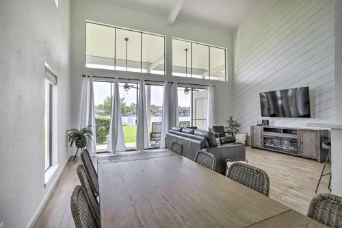 Amazing Waterfront Townhome With Patio And Grill!