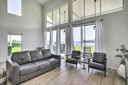 Amazing Waterfront Townhome With Patio And Grill!