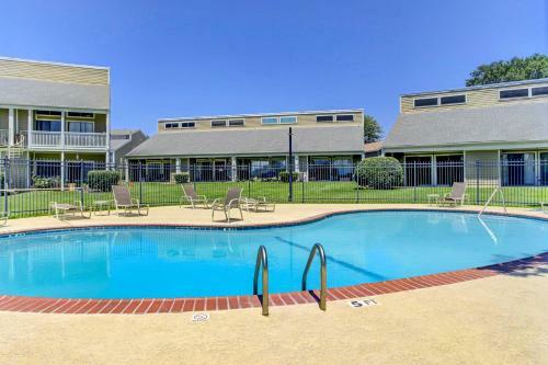 Amazing Waterfront Townhome With Patio And Grill!