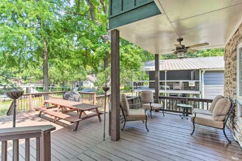 Cozy Lakehouse With Hot Tub, Grill And Fire Pit!