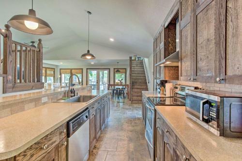 Cozy Lakehouse With Hot Tub, Grill And Fire Pit!