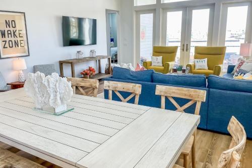 Foxtail Poolside Escape Reserve At St Charles Bay