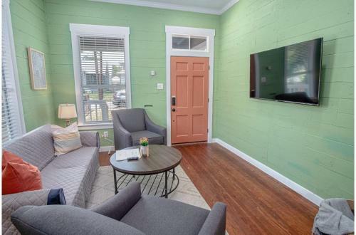 Comfy And Incredible Fenced 2br 2 Ba Near Downtown