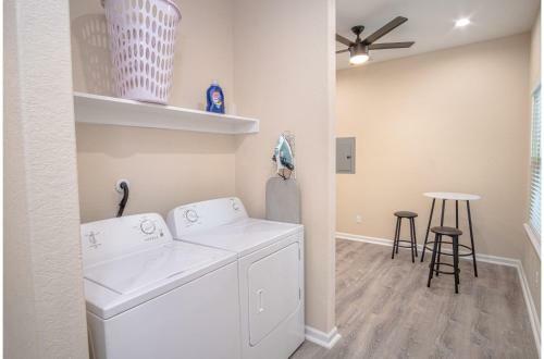 Beautiful Fenced 3br 2ba Near Exciting Downtown
