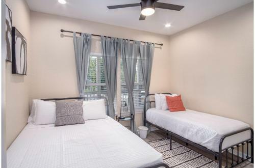 Beautiful Fenced 3br 2ba Near Exciting Downtown