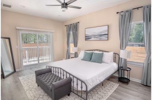 Beautiful Fenced 3br 2ba Near Exciting Downtown