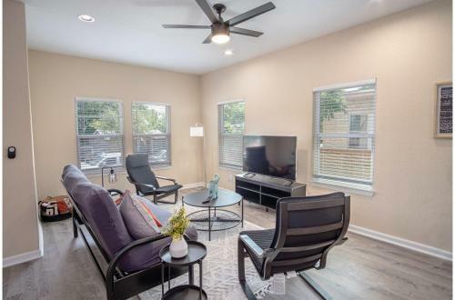 Beautiful Fenced 3br 2ba Near Exciting Downtown