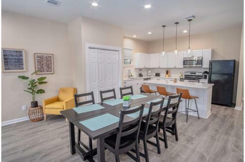 Beautiful Fenced 3br 2ba Near Exciting Downtown
