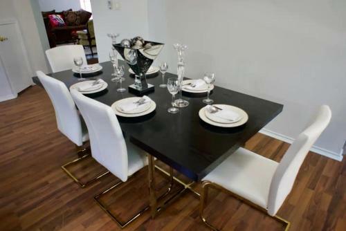 Rare Find Luxurious Cosy Home 5 Bed 3 Bath