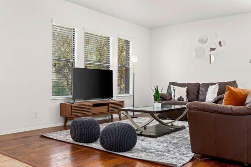 5 Bedrooms W/ Hot Tub, Chefs Kitchen, Game Lounge