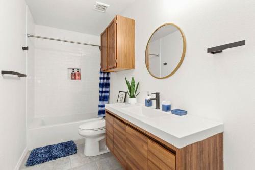 5 Bedrooms W/ Hot Tub, Chefs Kitchen, Game Lounge