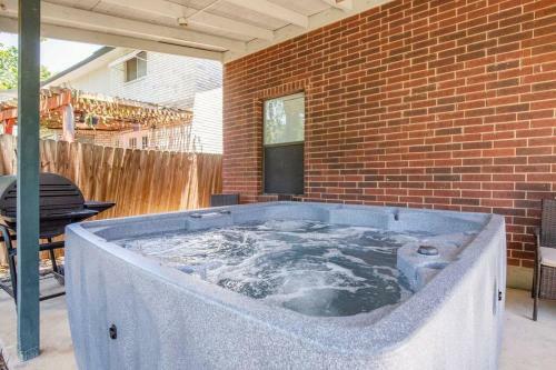 5 Bedrooms W/ Hot Tub, Chefs Kitchen, Game Lounge