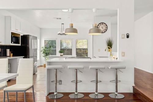 5 Bedrooms W/ Hot Tub, Chefs Kitchen, Game Lounge