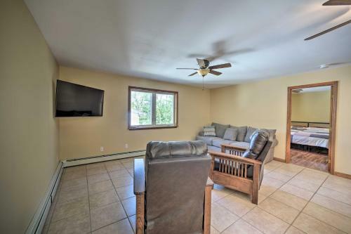 Peaceful Getaway With Lake Access Near Hiking!