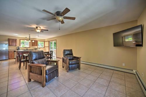 Peaceful Getaway With Lake Access Near Hiking!