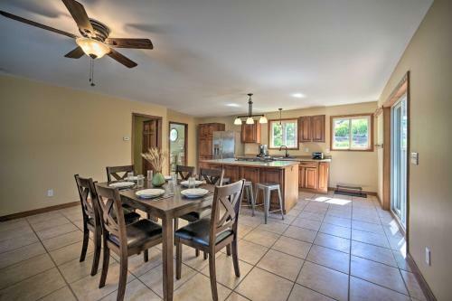 Peaceful Getaway With Lake Access Near Hiking!