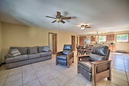 Peaceful Getaway With Lake Access Near Hiking!