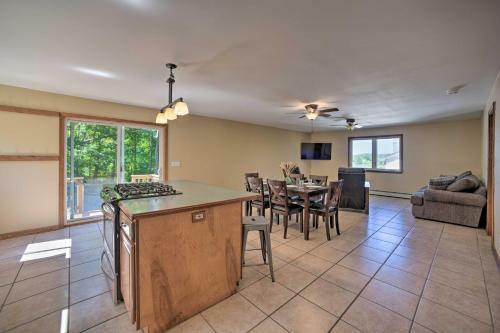 Peaceful Getaway With Lake Access Near Hiking!