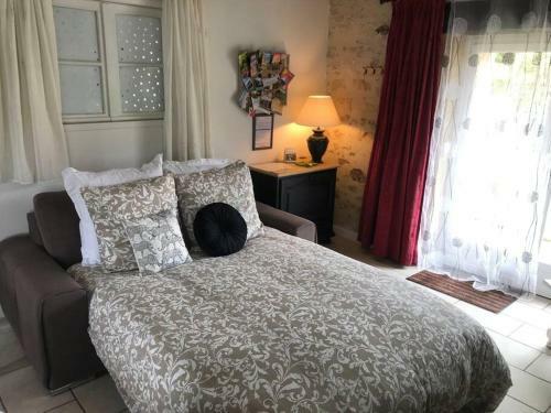 G�te Du Rossignol Entre Lac Et For�t