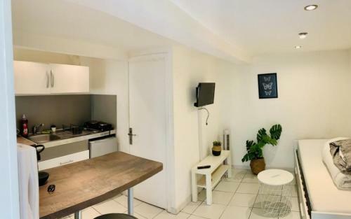 Apartamento Charming Studio For 2 People In Marseille By Weekome