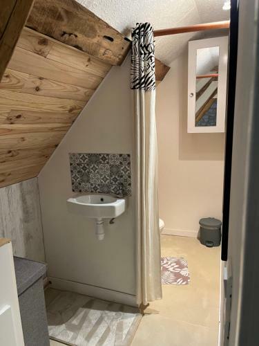 Stunning 2 Bedroom Cottage In Quiet Village