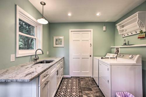 Modern Hiwassee Retreat With Mtn Views And Dock Access