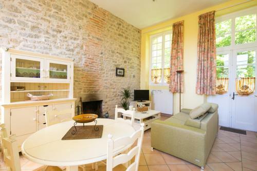 Cottage Dans Ancienne �cole De 1850 Piscine Chauff�e - 2 � 4 Pers.