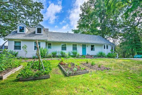 Bayside Deltaville Retreat With Beach And Grill!