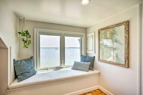 Bayside Deltaville Retreat With Beach And Grill!