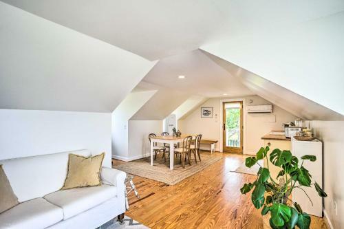 Bayside Deltaville Retreat With Beach And Grill!